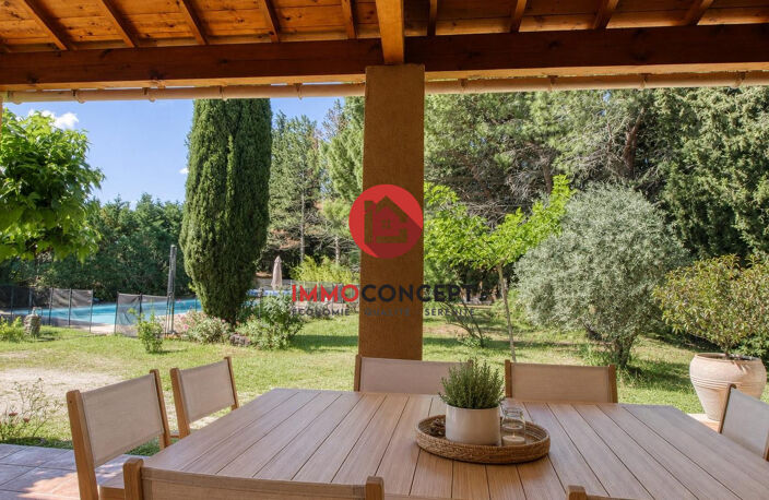 Villa familiale au coeur d'un parc arboré avec piscine — photo 2
