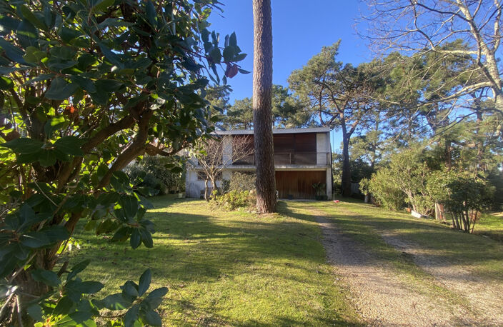 Vue BASSIN, Villa à rénover sur vaste jardin arboré — photo 3