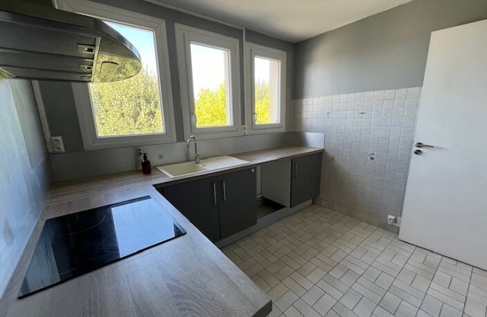 APPARTEMENT DE TYPE 4 75 M² AVEC CAVE ET GARAGE PRIVATIF — photo 2