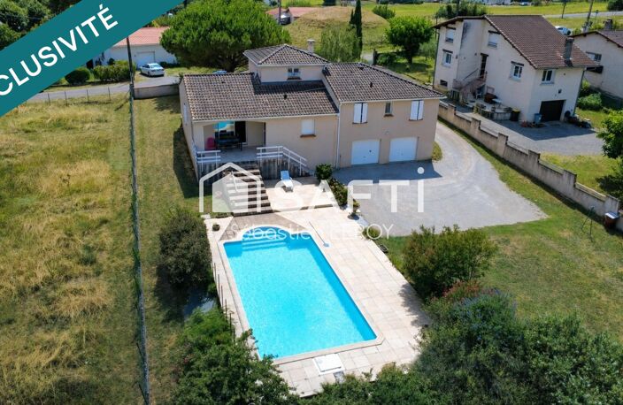Maison familiale avec piscine et grand terrain. — photo 2