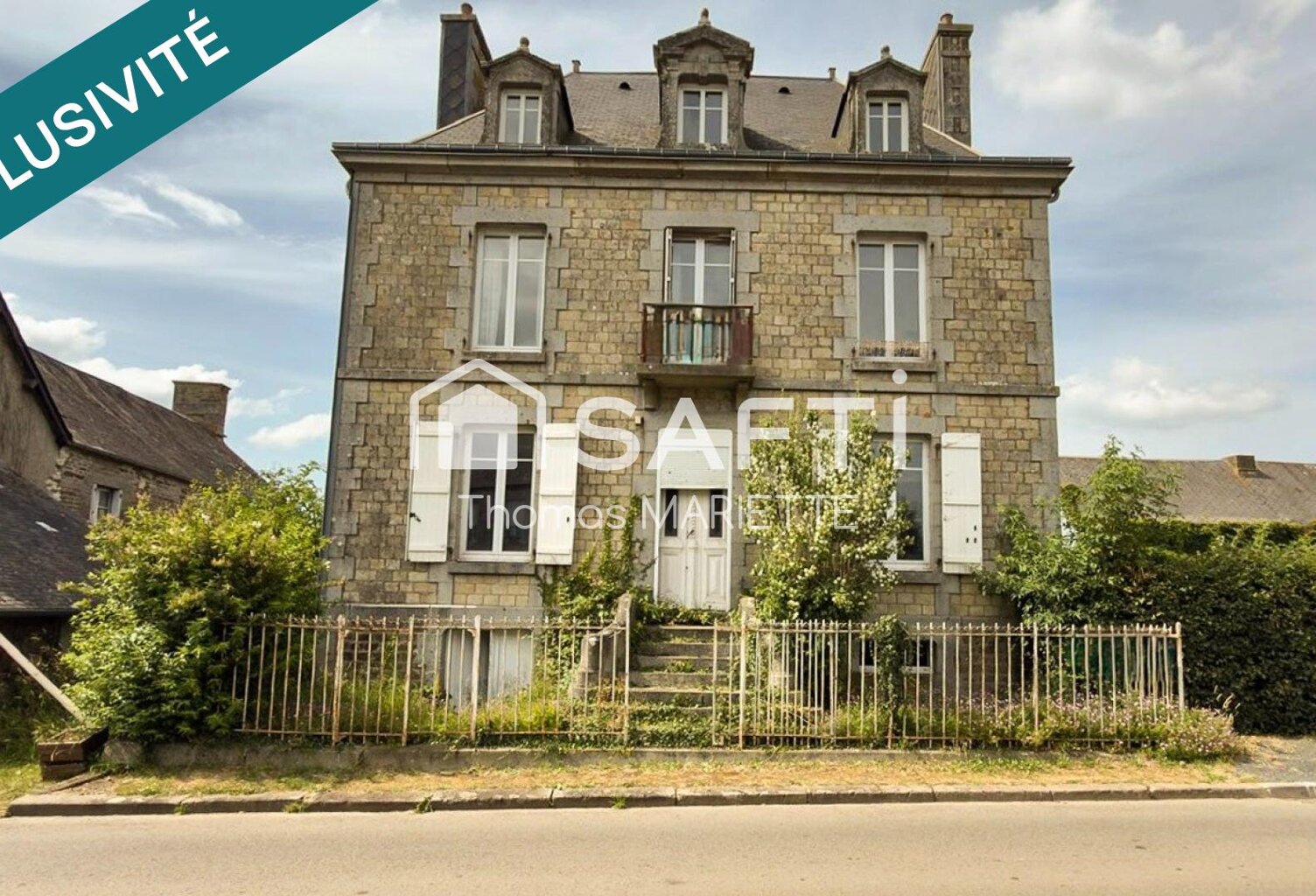 Maison en pierre de caractère à restaurer de 130 m² avec 4 chambres, toiture récente, double vitrage, combles aménageables et jardin. Secteur calme à Larchamp, à 50 min de la mer. Fort potentiel ! — photo 1