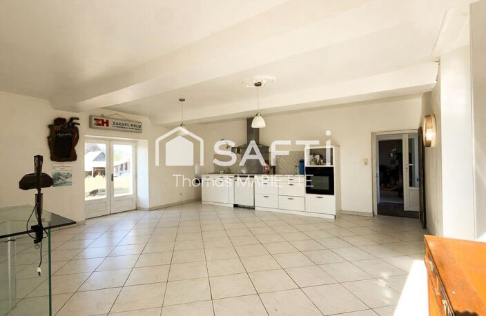 Coup de cœur pour les amateurs de charme et de grands projets ! Découvrez cette authentique maison de caractère de 178 m², sa superbe dépendance de 200 m² et son terrain de 11 360 m² dont une partie constructible. Un bien rare offrant un potentiel exceptionnel à seulement quelques minutes de Vire Normandie. — photo 4