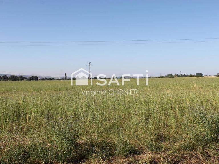 Terrain constructible  1950m2 plat, vue dégagée. — photo 1