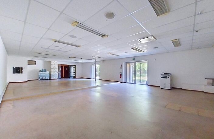 Maison en pierre avec bureaux et parkings — photo 5