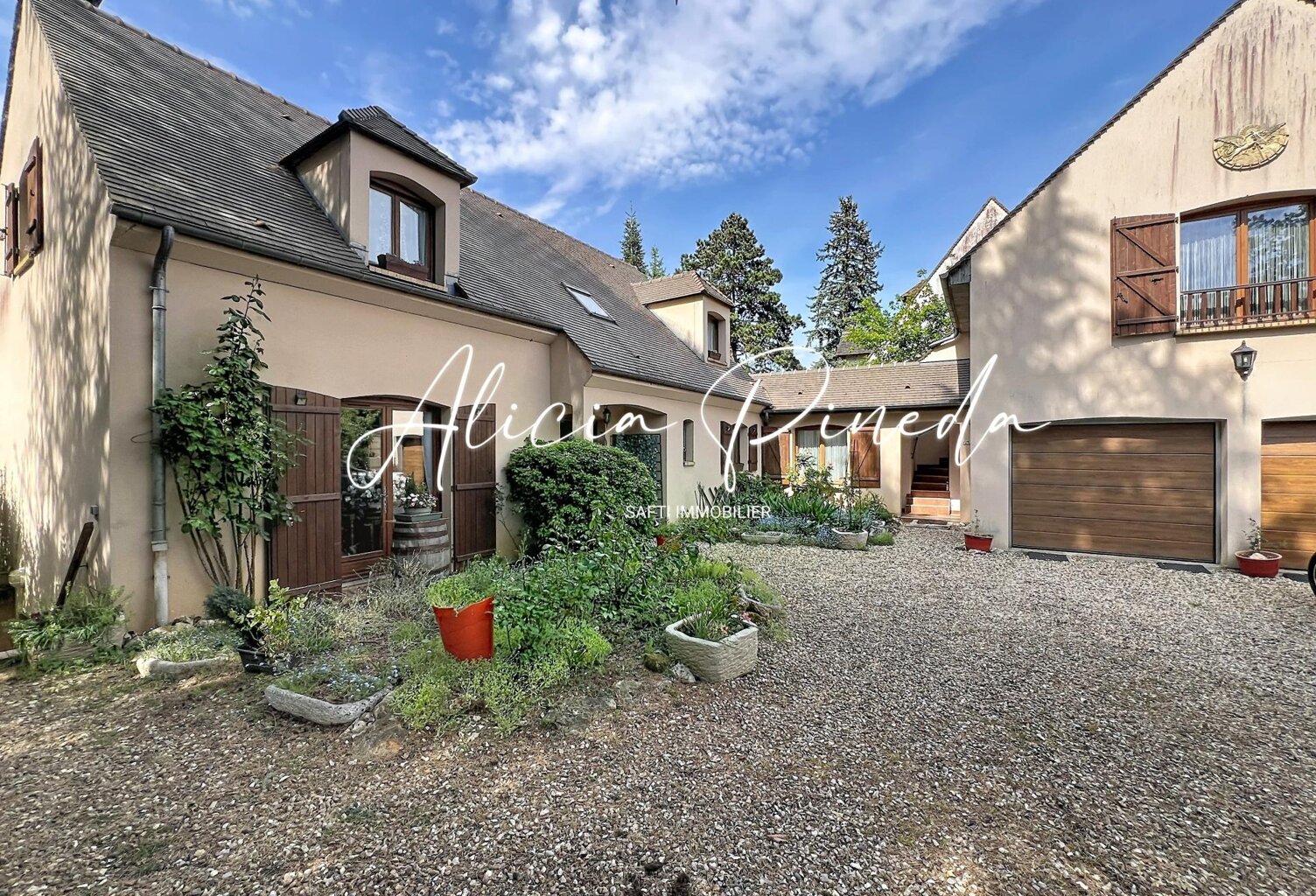 Maison familiale lumineuse avec jardin arboré — photo 1
