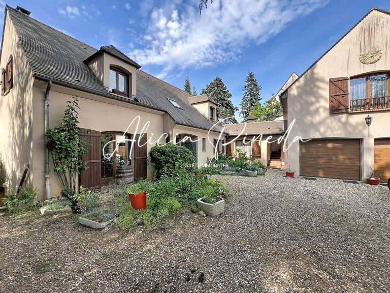 Maison familiale lumineuse avec jardin arboré — photo 1