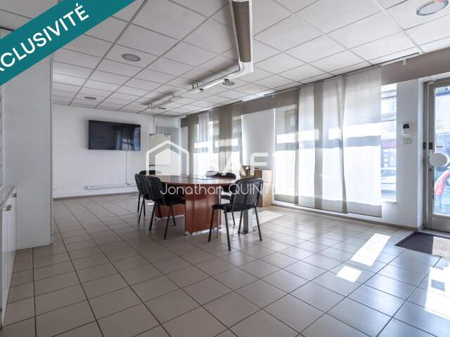 Immeuble avec local commercial et appartement, idéal investisseur ou activité professionnelle — photo du bien