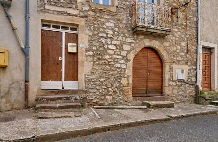 Une authentique maison en pierre au cœur d'un hameau plein de charme, avec jardin en bord de rivière. — photo 4