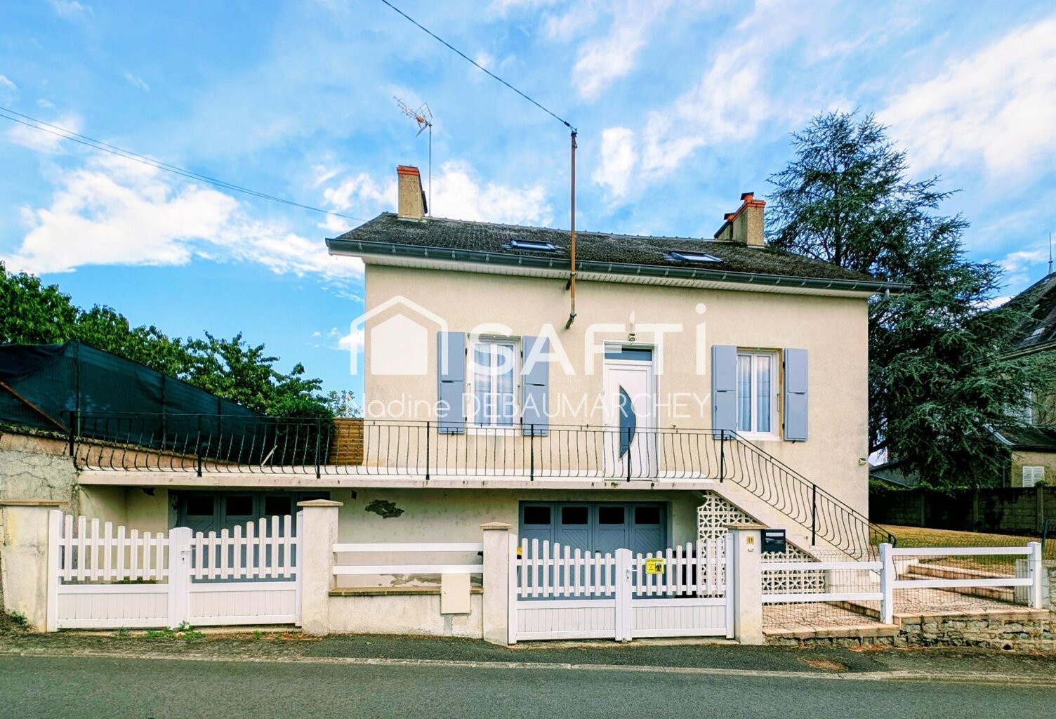 Le charme de la pierre et le confort du plain-pied à deux pas du bourg : découvrez cette maison rénovée de 89 m² avec jardin à Palinges. — photo 1