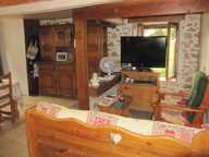 Belle maison en pierre de 120 m² habitables, avec terrasse en lames de bois, grange à proximité, sur un terrain d'environ 7000 m². Tranquillité, vue dégagée, forêt, montagne, sont des arguments associés au bien — photo 3