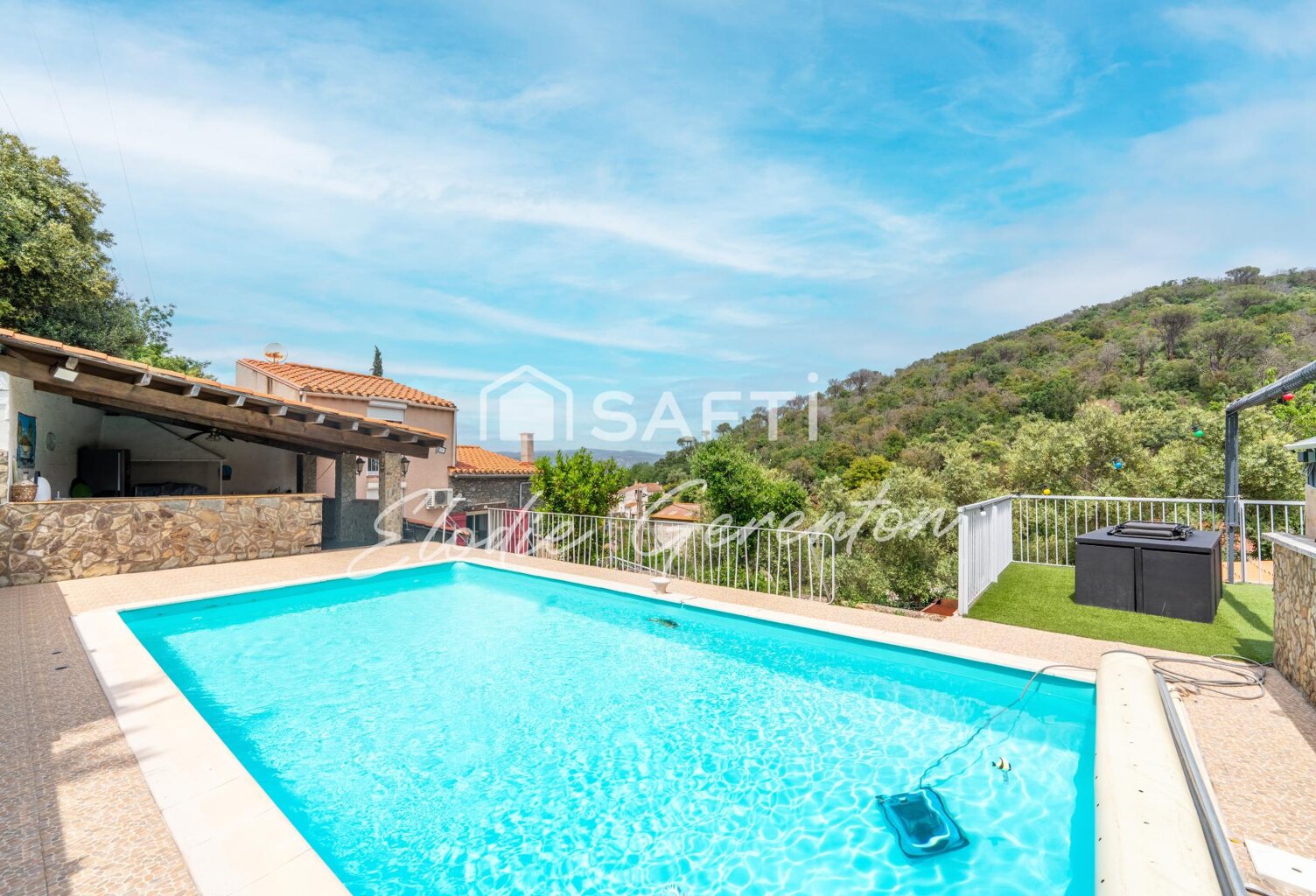 Propriété rénovée avec piscine — photo 1