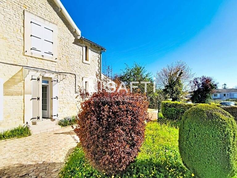 CHARENTAISE SANS TRAVAUX D'ENVIRON 120 M² SUR PARCELLE DE 658 m². — photo 1