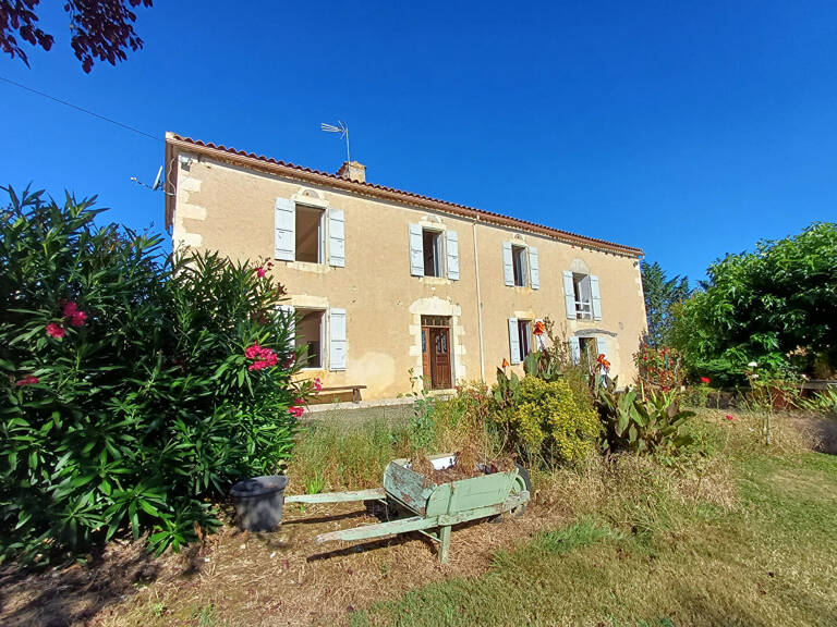 Belle maison GASCONNE avec grange attenante et grand hangar sur  un jolie terrain arboré de 5000 m2  À seulement quelques minutes de l'axe AUCH-VIC, venez découvrir cette maison ancienne pleine de charme, d'une surface habitable d'environ 220 m² habitable — photo 1