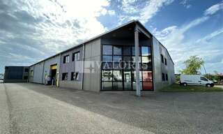 Commerce  1088 m² à louer à Vaulx-en-Velin (69120)