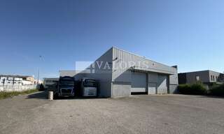 Commerce  1500 m² à louer à Vénissieux (69200)