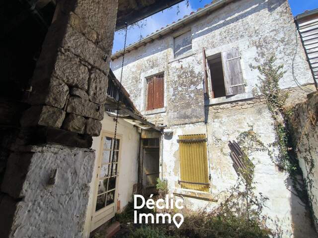 MAISON A RENOVER — photo du bien