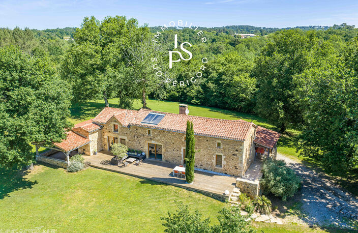 A proximité du chateau de Bonaguil, Domaine de caractère du XVI siècle avec maison principale , gites — photo 2