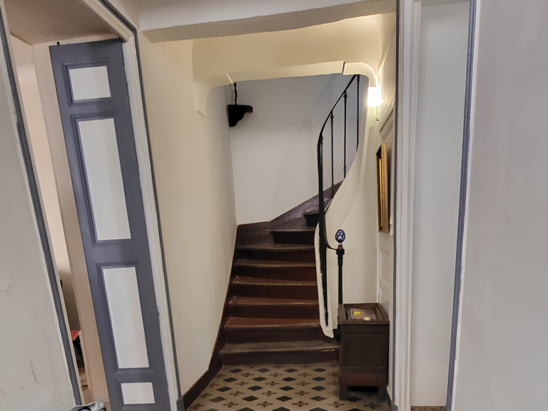 MAISON DE CARACTERE SIX CHAMBRES ET TERRASSE JARDIN — photo 1