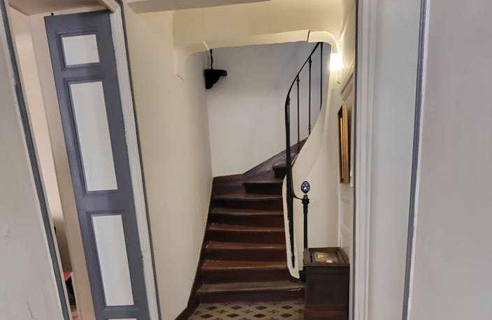 MAISON DE CARACTERE SIX CHAMBRES ET TERRASSE JARDIN — photo 4