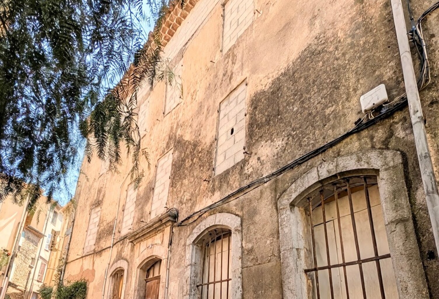 COLLOBRIÈRES  Immeuble de caractère à rénover  Plus de 300 m² — photo 1