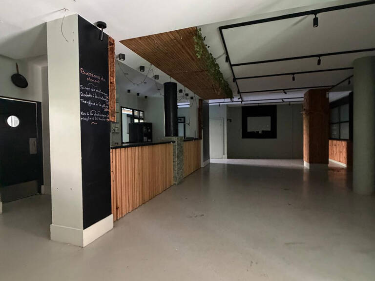 Local Commercial 266m2 — photo 1