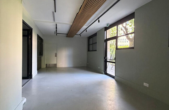 Local Commercial 266m2 — photo 2