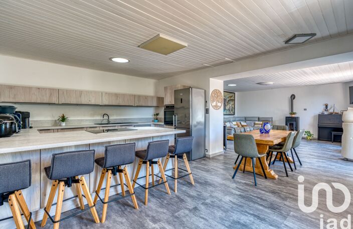 Vente Maison/villa 10 pièces — photo 2