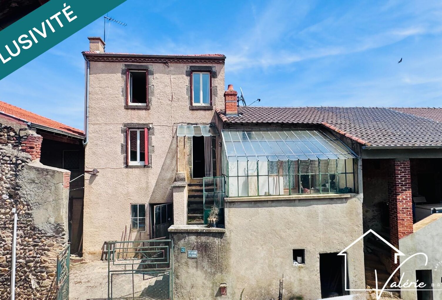 Maison avec cour intérieure, dépendances et fort potentiel de rénovation — photo 1