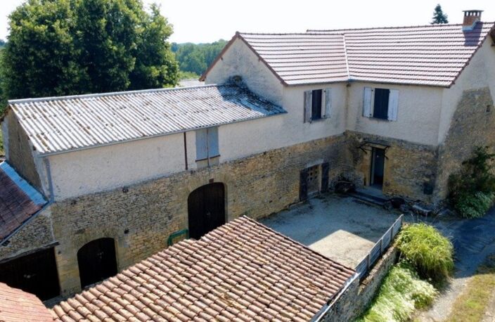 Corps de ferme composé d'une maison 5 pièces  et dépendances — photo 3