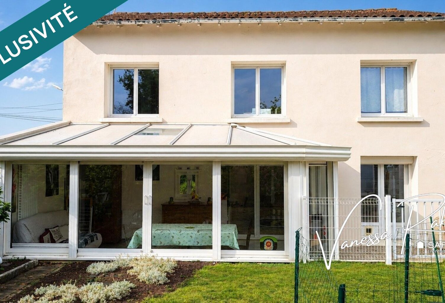 À Saintes, quartier Abbaye maison de 135 m² offrant deux espaces de vie distincts, un jardin, et véranda — photo 1
