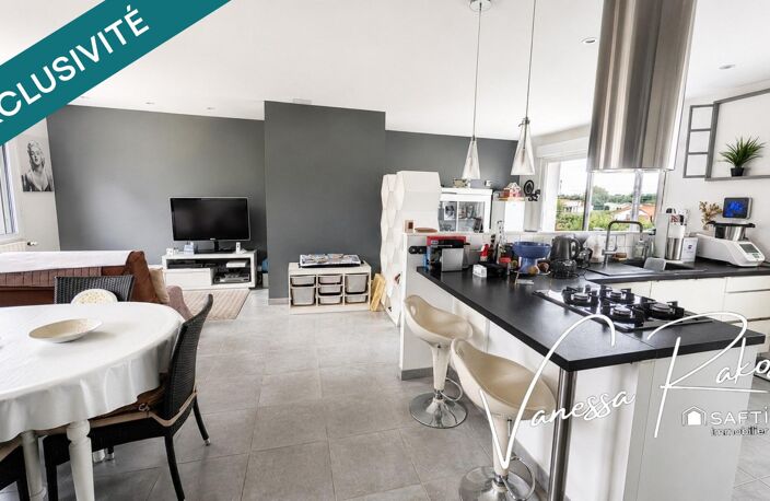 À Saintes, quartier Abbaye maison de 135 m² offrant deux espaces de vie distincts, un jardin, et véranda — photo 3