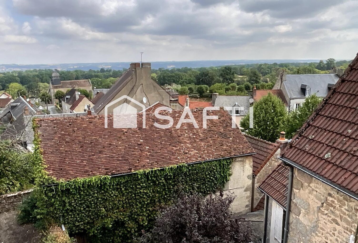 Maison de caractère au cœur du village. — photo 1