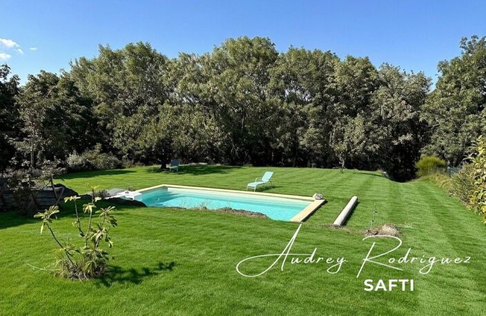 Plain-pied familial avec piscine et véranda — photo 3