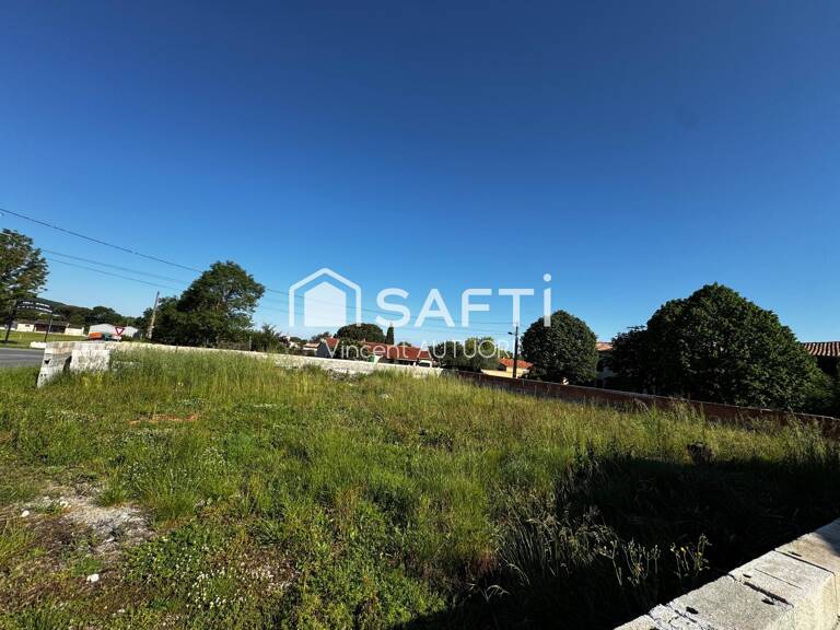 Terrain constructible 746m2 clôt — photo 1