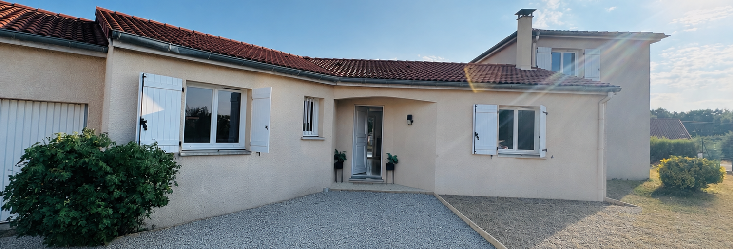 Maison 7 Pièces 146 m² à vendre à Sainte-Agathe-la-Bouteresse (42130)