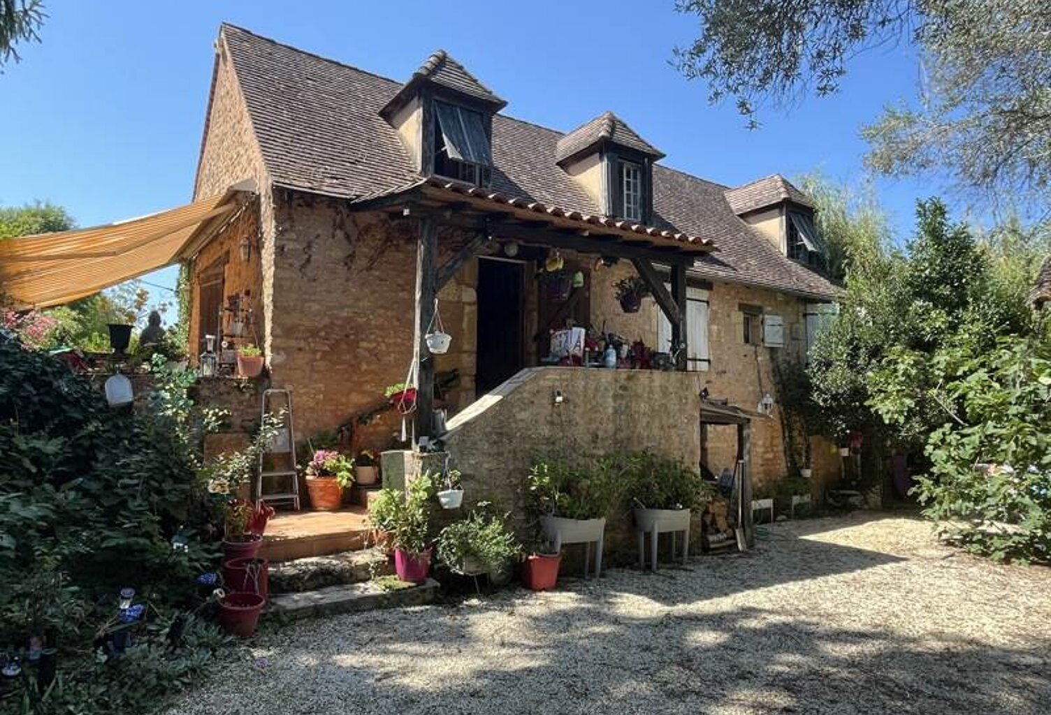 Maison en pierre de 6 pièces principales — photo 1
