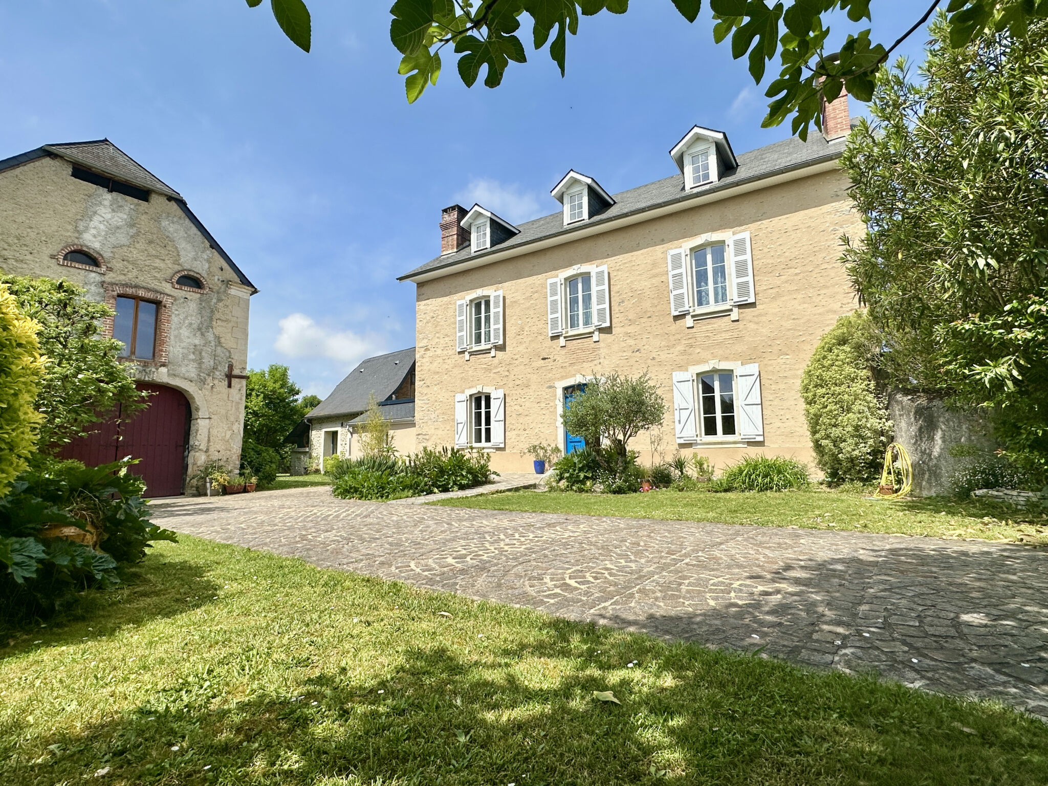Villa / Maison  T8 à vendre Bordes 64510