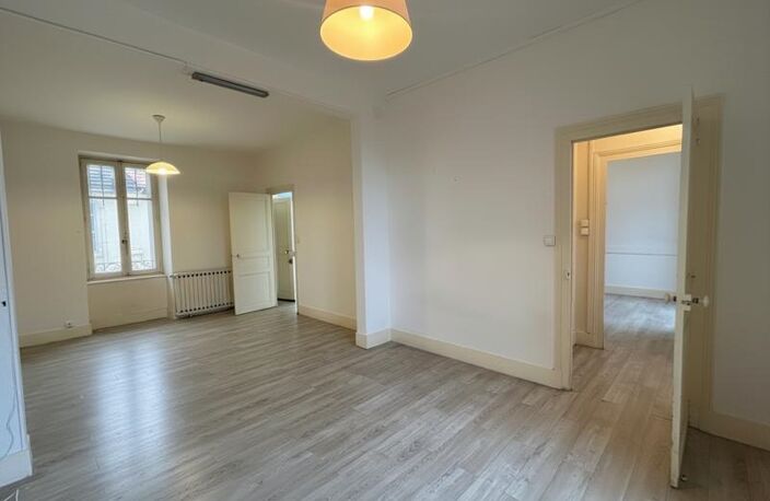 Vente maison 5 pièces 99 m² Vierzon (18100) — photo 2