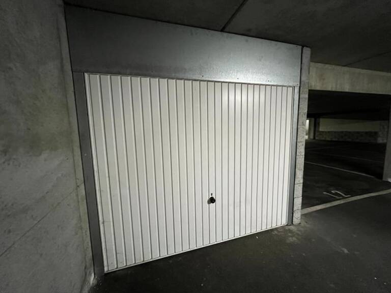 Garage   — photo 1