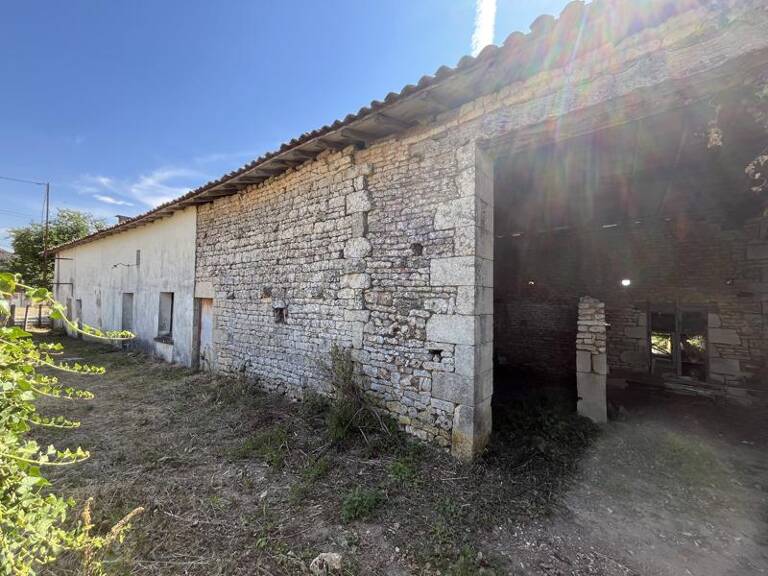 Maison en pierre de 3 pièces principales — photo 1