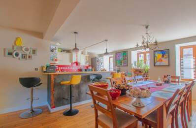 Maison en pierre de 7 pièces principales — photo du bien