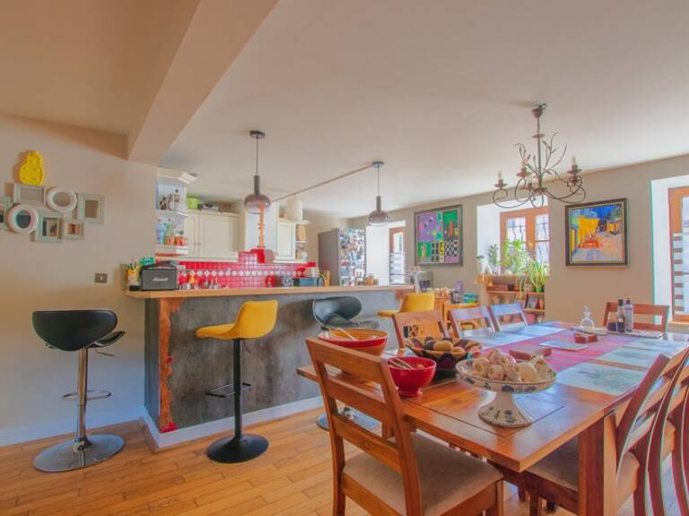 Maison en pierre de 7 pièces principales — photo 1