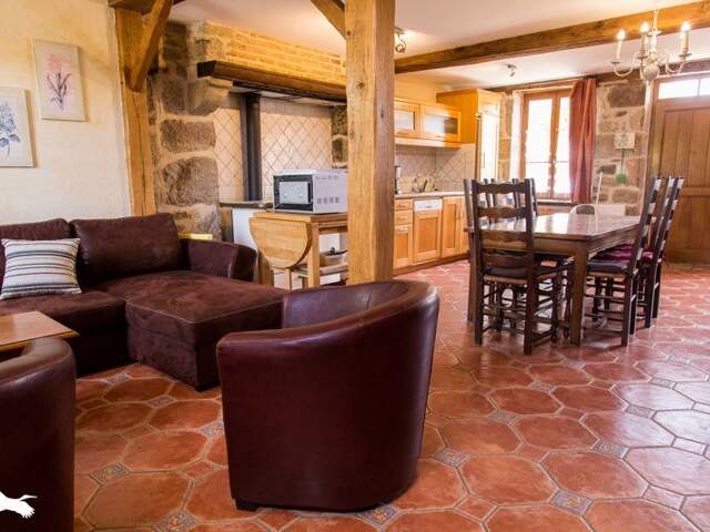 Maison en pierre de 5 pièces principales — photo du bien