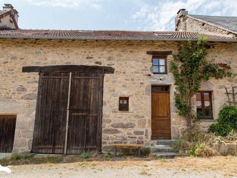 Maison en pierre de 3 pièces principales — photo 1