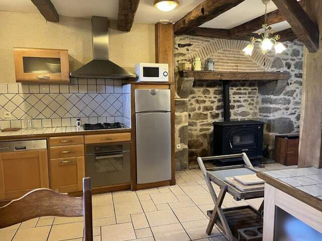 Maison en pierre de 3 pièces principales — photo du bien