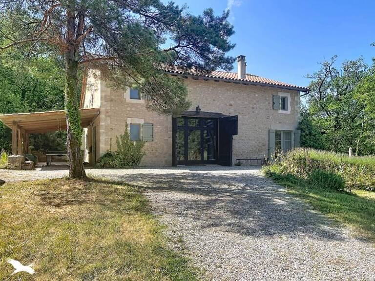 Maison en pierre de 6 pièces principales — photo 1