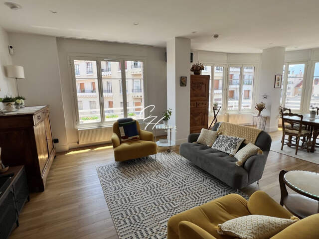 GRENOBLE T6 de 197m² avec terrasse et ascenseur privé — photo du bien