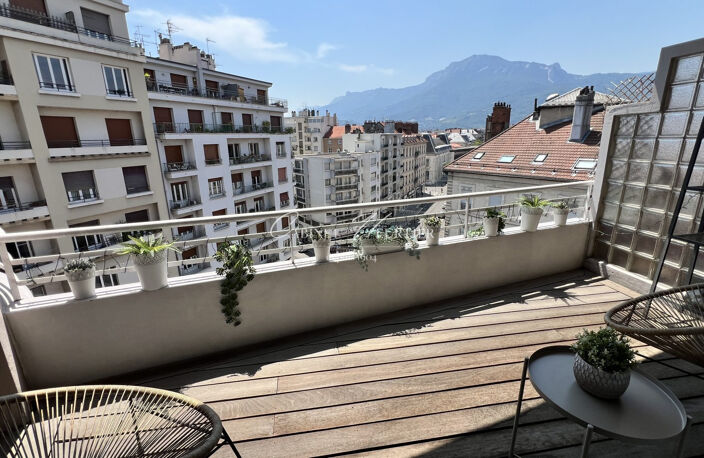 GRENOBLE T6 de 197m² avec terrasse et ascenseur privé — photo 2