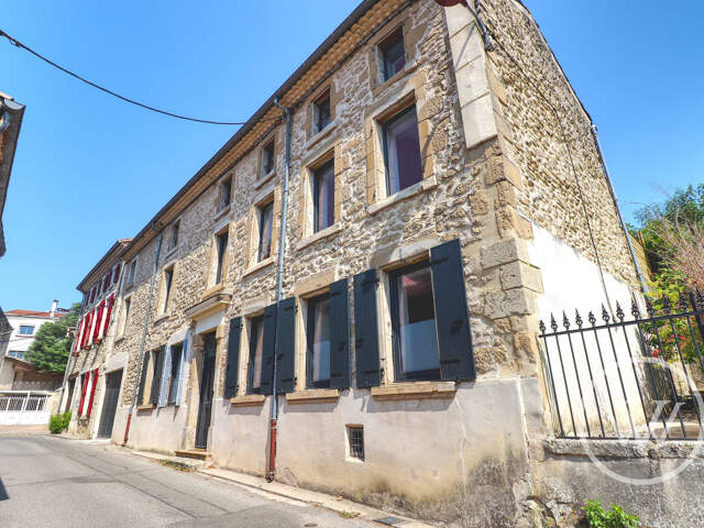 Maison de village T5 de 168,6m² avec cour, garage et cave, Mont — photo du bien