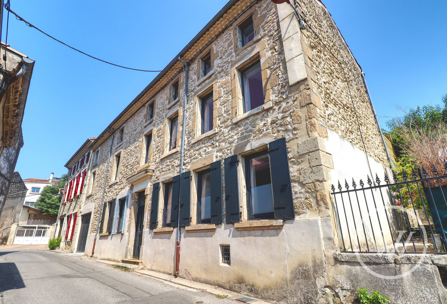 Maison de village T5 de 168,6m² avec cour, garage et cave, Mont — photo 1